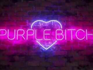 Cosplays lassie har först x topplista film med en fläkt av purple harlot