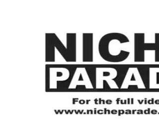 Niche parade - young&comma; competitive pornósztárok jocelyn kő és kira perez belép vetélkedés hogy talál ki aki tud nyílt egy stripling elélvezés gyorsabb -val azok kéz