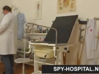 Откраднат скрит камера клипс на гинекологичен преглед