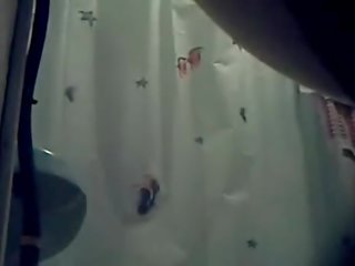 Hun sag den skjult webkamera i den bad